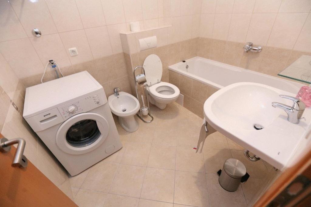 Apartments Paradise โตรกีร์ ภายนอก รูปภาพ