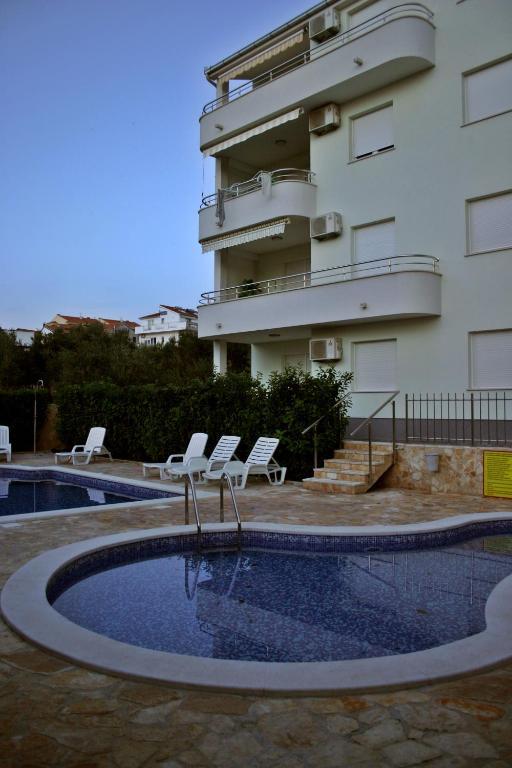 Apartments Paradise โตรกีร์ ภายนอก รูปภาพ