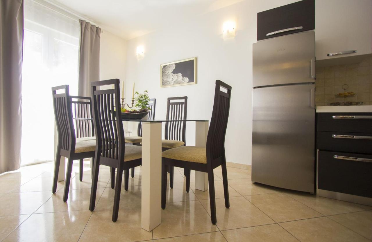 Apartments Paradise โตรกีร์ ภายนอก รูปภาพ