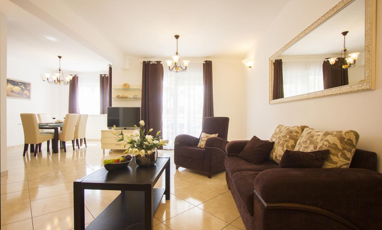 Apartments Paradise โตรกีร์ ภายนอก รูปภาพ