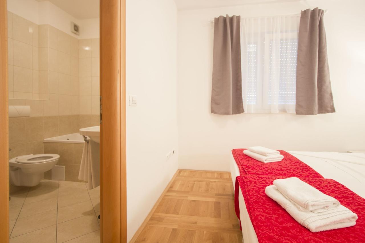 Apartments Paradise โตรกีร์ ภายนอก รูปภาพ