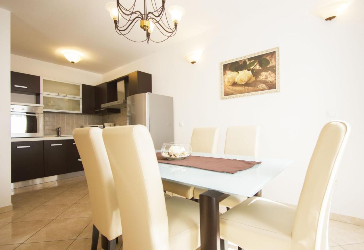 Apartments Paradise โตรกีร์ ภายนอก รูปภาพ