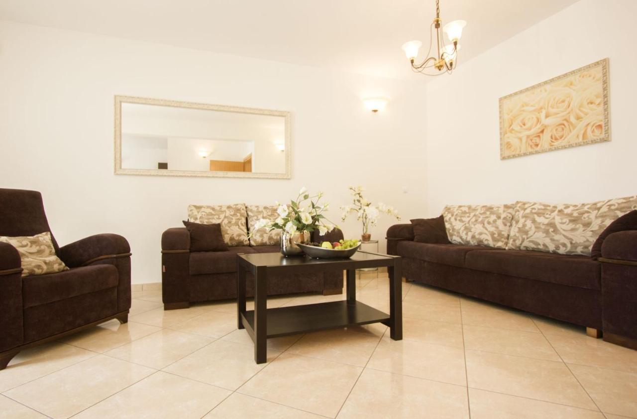 Apartments Paradise โตรกีร์ ภายนอก รูปภาพ