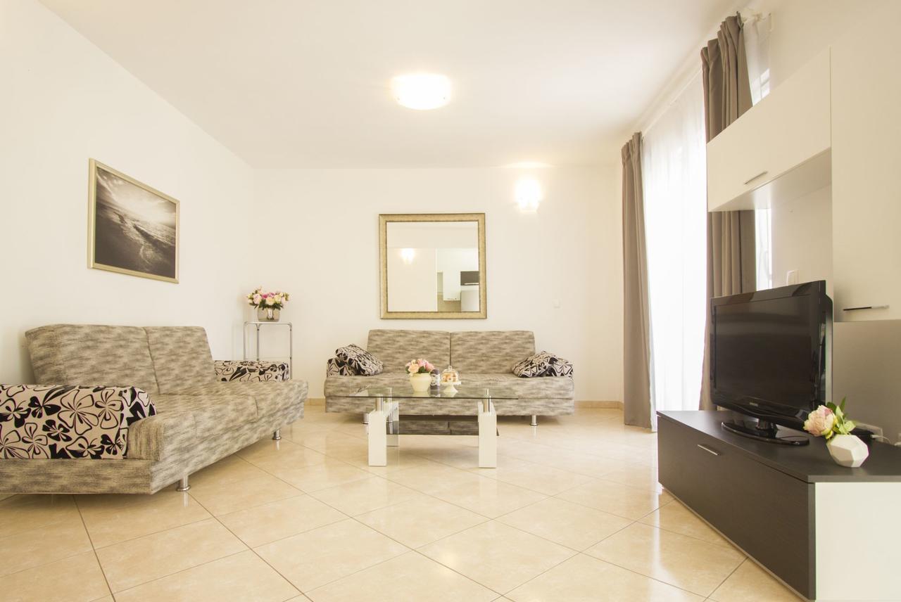 Apartments Paradise โตรกีร์ ภายนอก รูปภาพ
