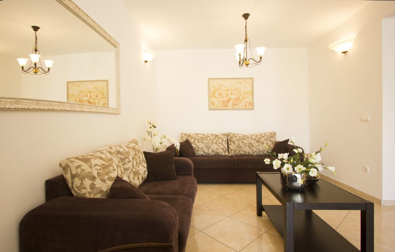 Apartments Paradise โตรกีร์ ภายนอก รูปภาพ