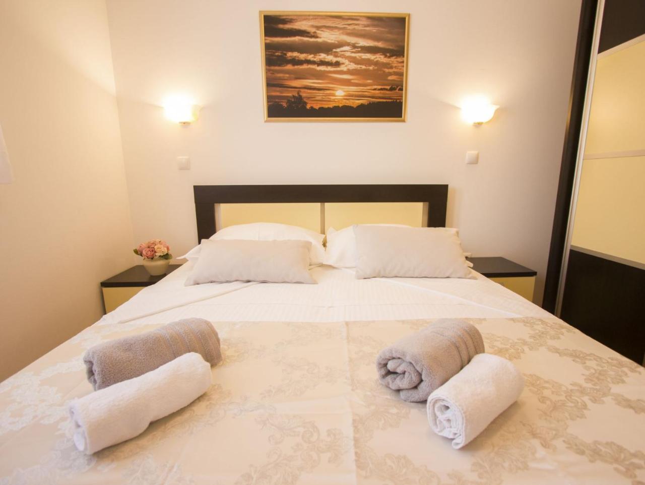 Apartments Paradise โตรกีร์ ภายนอก รูปภาพ